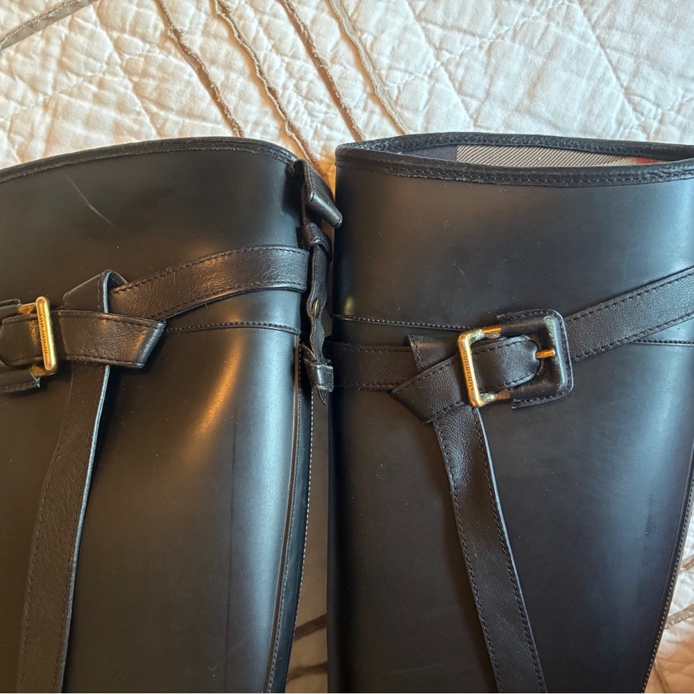 Women’s BURBERRY “Roscot” Black Rubber Riding Rainboots - SZ 38. US 8 - Picture 7 of 14